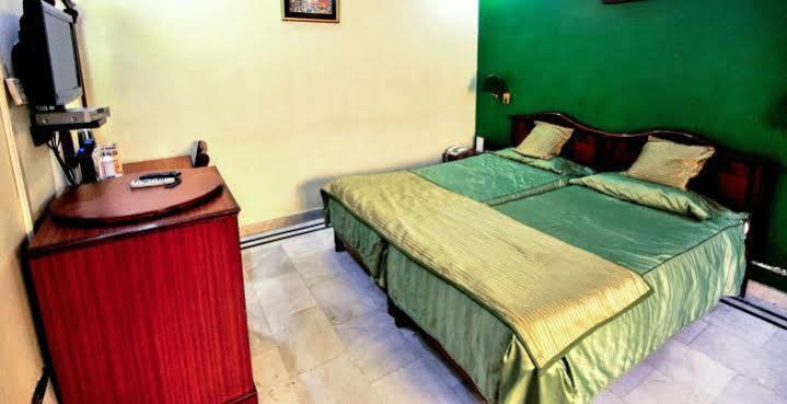 Treebo Trend Corporate Inn Chandigarh Bagian luar foto