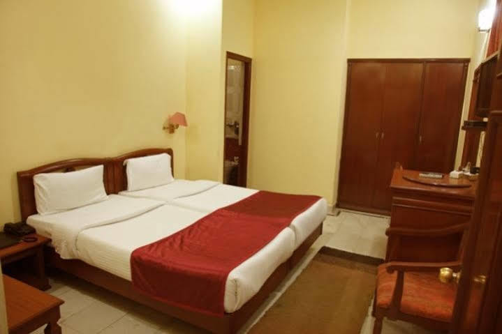 Treebo Trend Corporate Inn Chandigarh Bagian luar foto