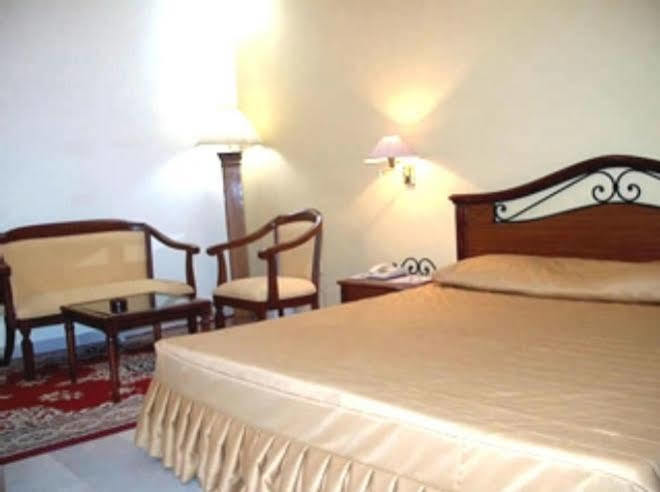 Treebo Trend Corporate Inn Chandigarh Bagian luar foto