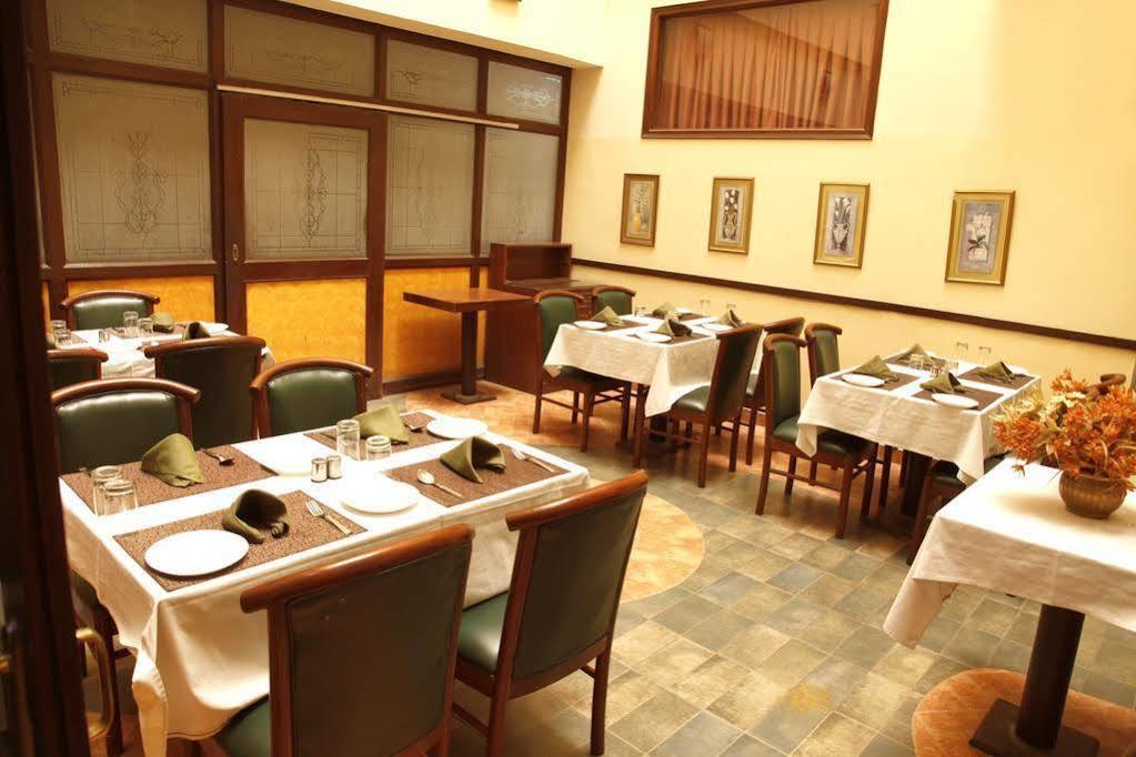 Treebo Trend Corporate Inn Chandigarh Bagian luar foto