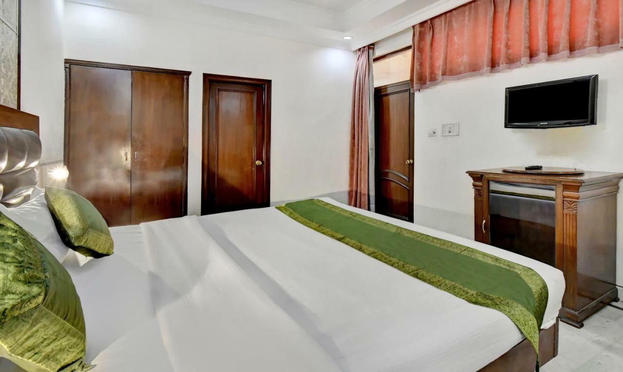 Treebo Trend Corporate Inn Chandigarh Bagian luar foto