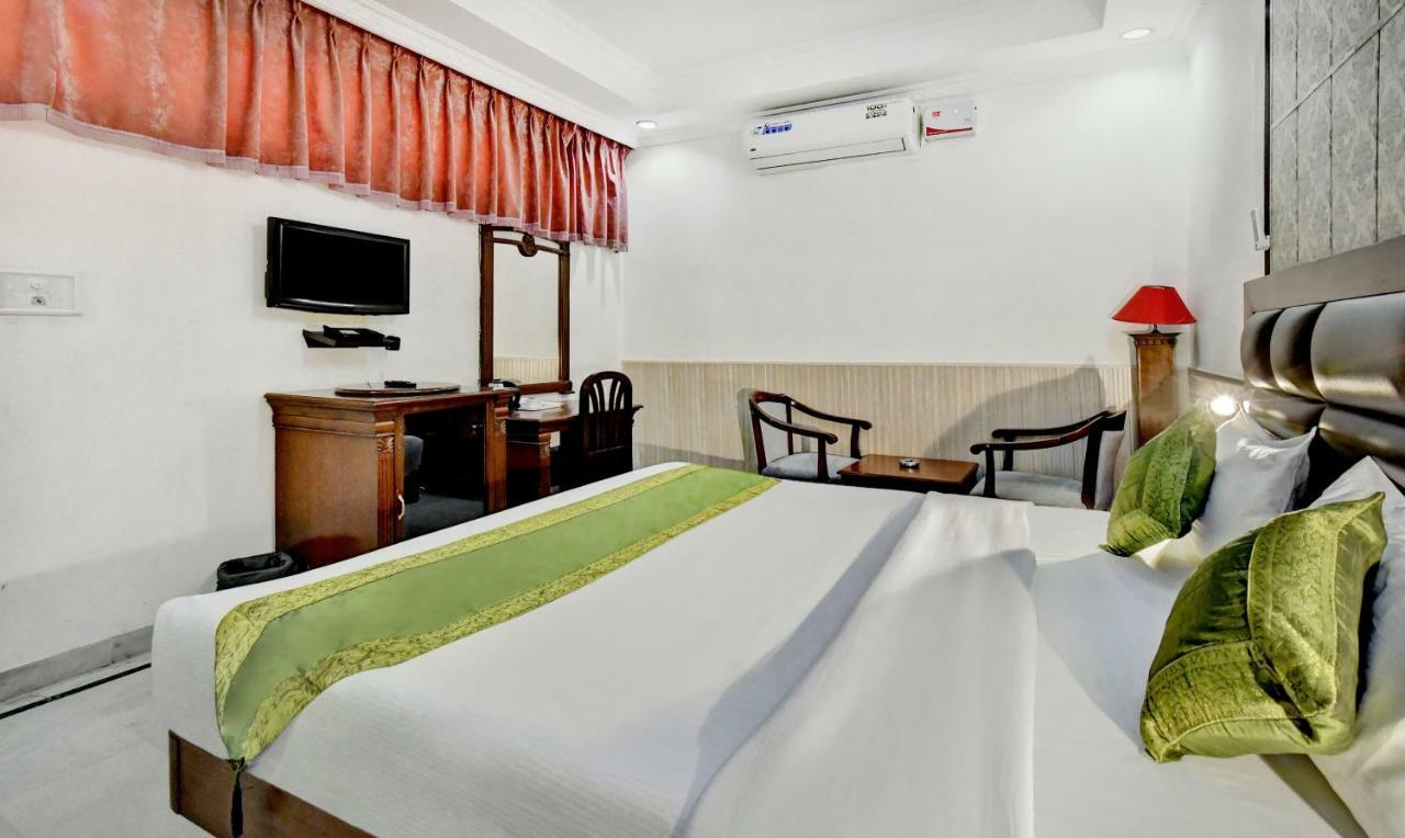 Treebo Trend Corporate Inn Chandigarh Bagian luar foto