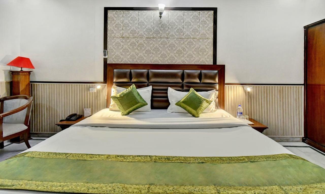 Treebo Trend Corporate Inn Chandigarh Bagian luar foto